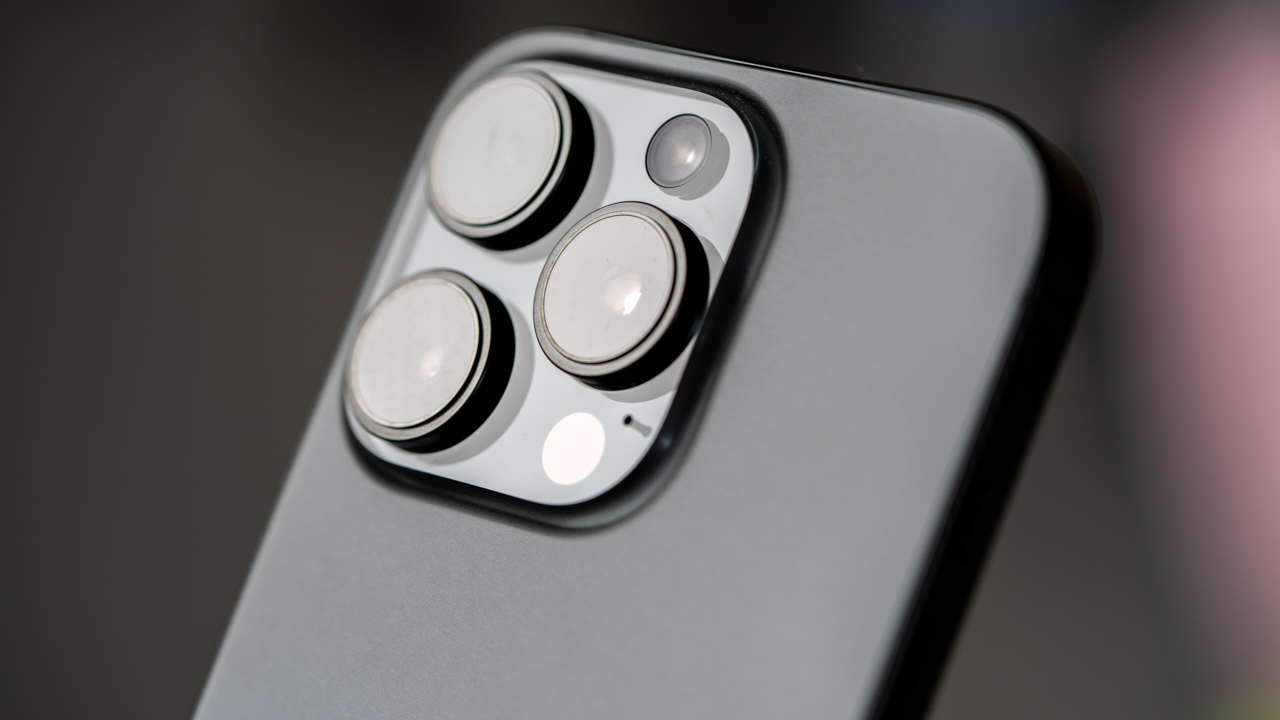 The Long Wait for the 200MP iPhone